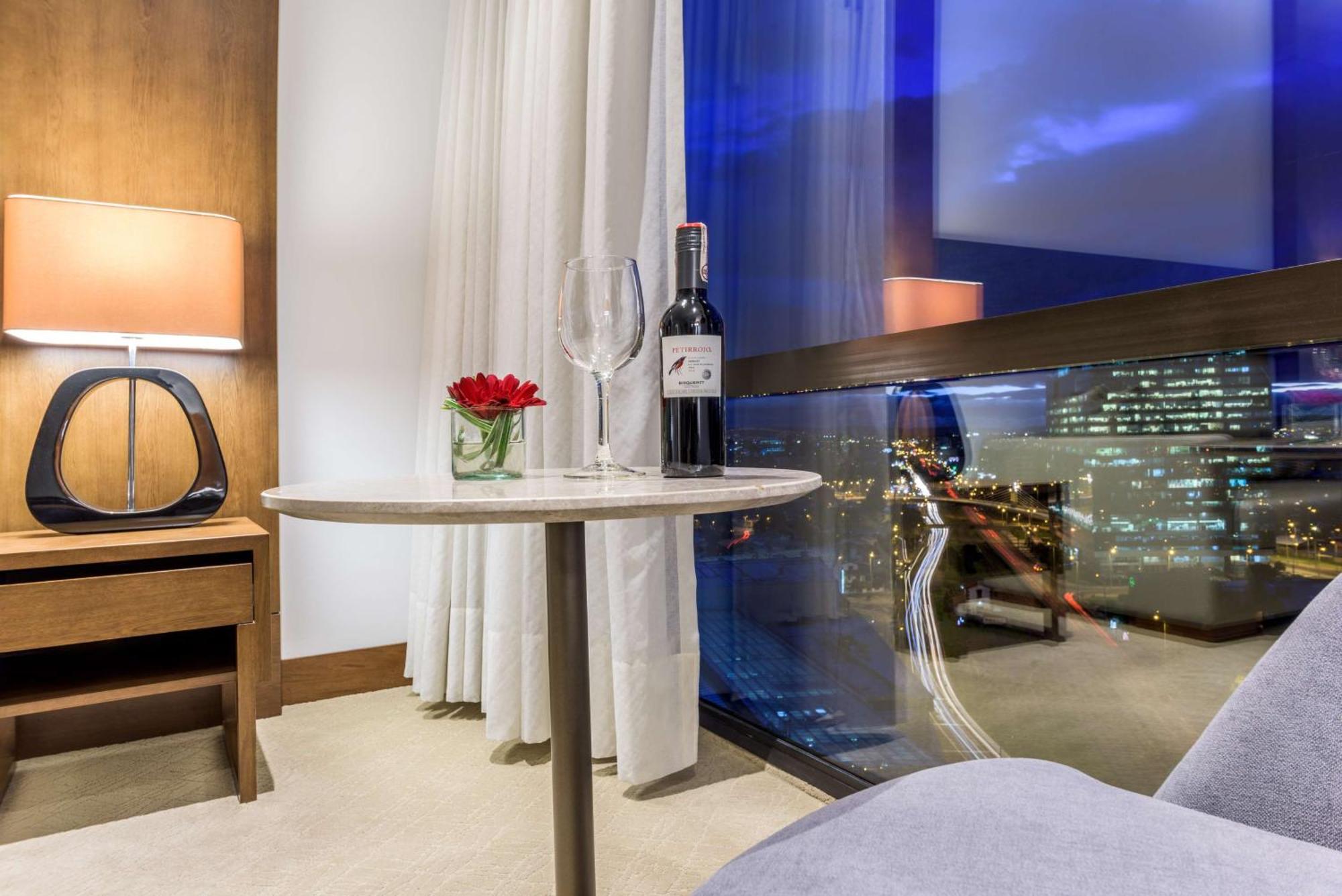 Отель Nh Collection Bogota Royal Teleport Экстерьер фото