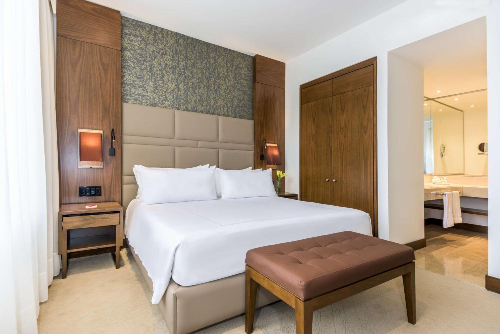 Отель Nh Collection Bogota Royal Teleport Экстерьер фото